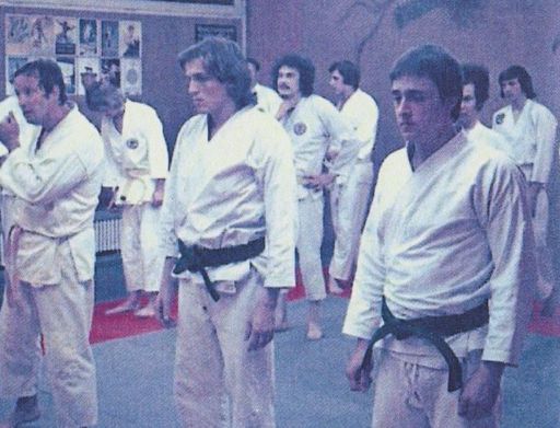 Erste Schritte im KARATE - hinten rechts bin ich, in der Reulestr. Berlin - 1973